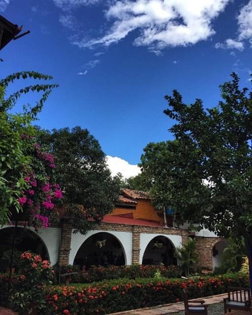Hotel Y Restaurante Bienmesabe Santa Fe de Antioquia Dış mekan fotoğraf
